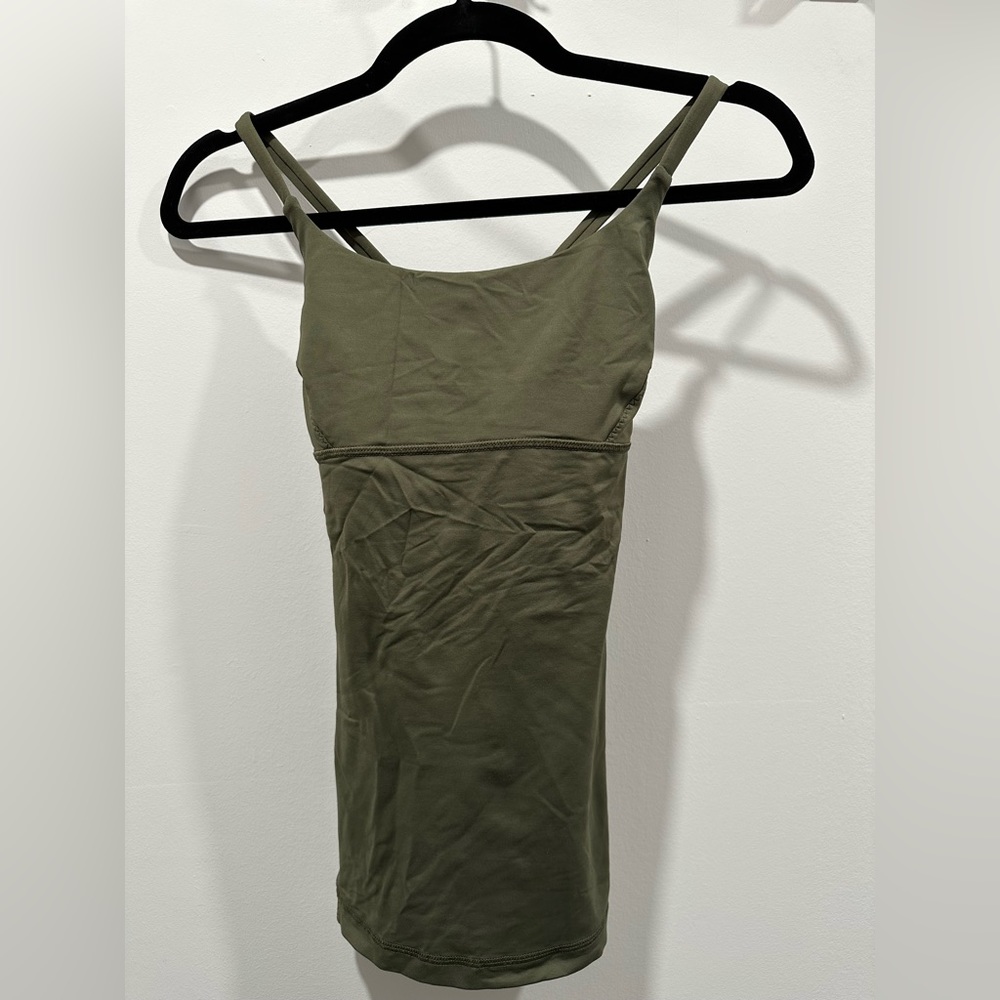 Lululemon yoga top built in bra size 4